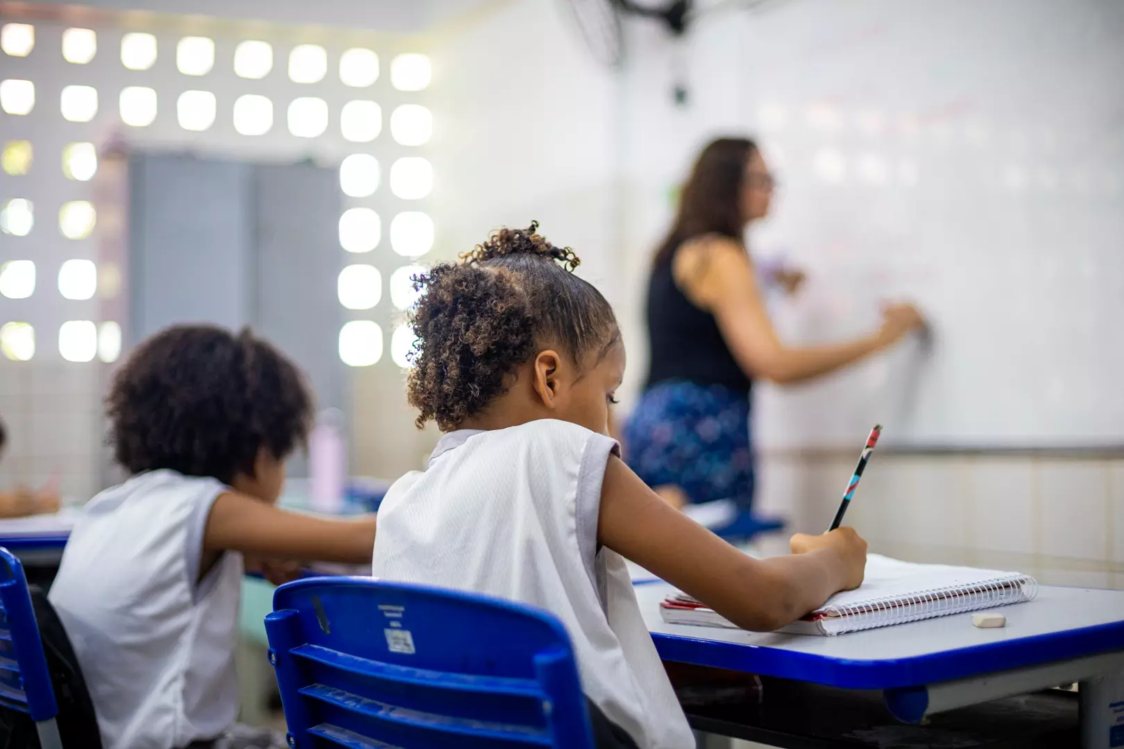Prefeitura sanciona lei que garante reajuste salarial dos professores